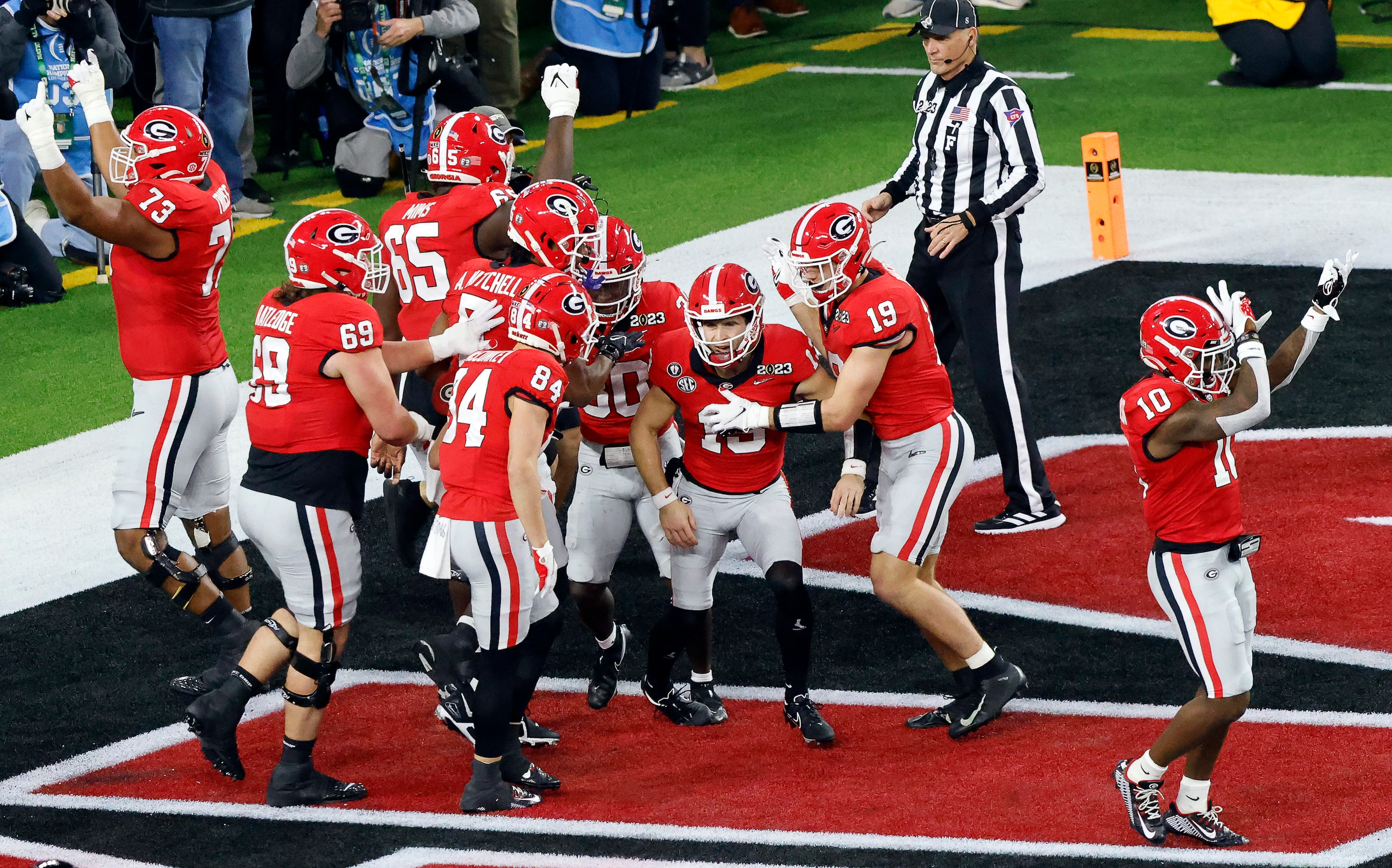 Teammates of Georgia Bulldogs quarterback Stetson Bennett (13) congratulate him after a...