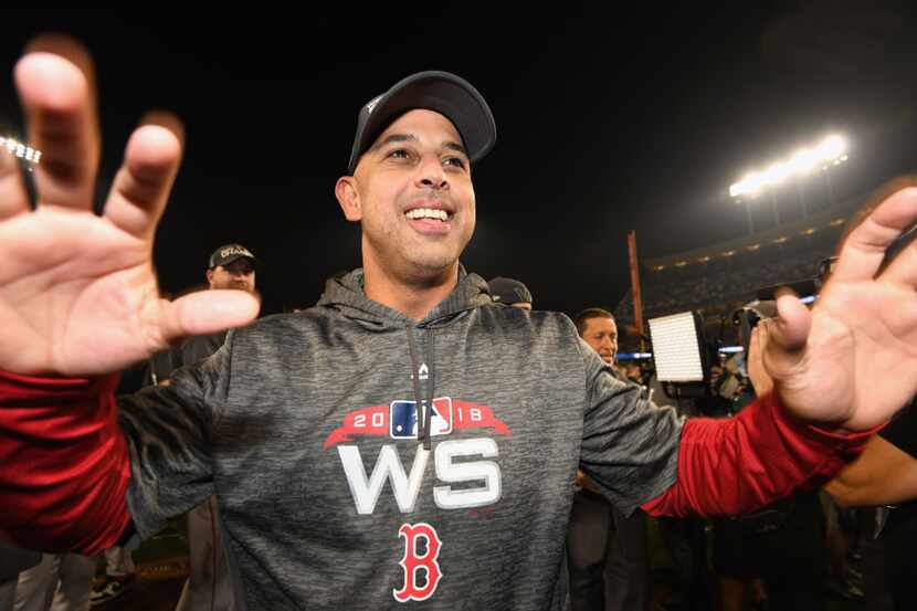 Alex Cora llevó a los Red Sox de Boston a un nuevo título en Las Mayores.  (Photo by Harry...