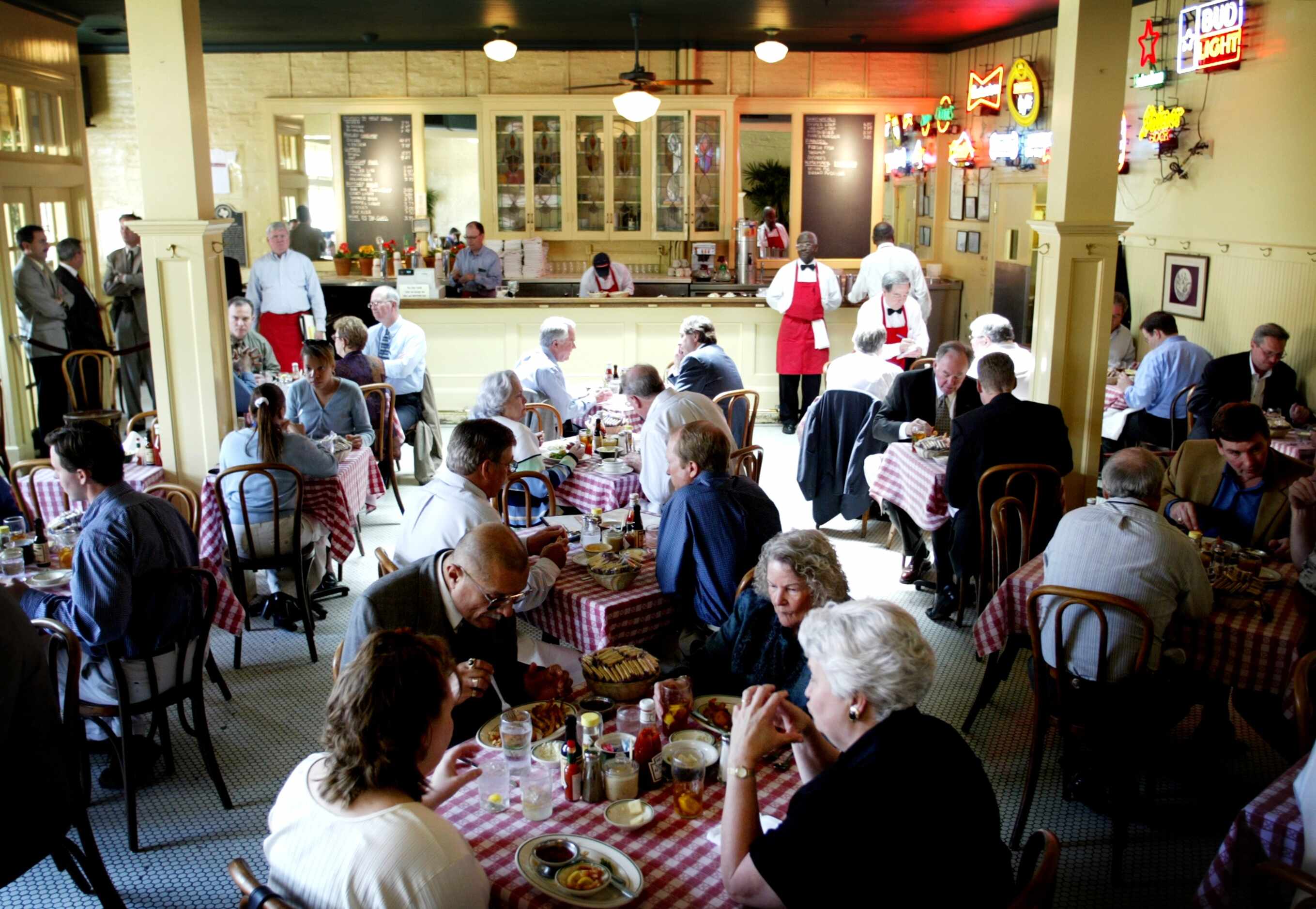 S&D Oyster restaurant in Dallas, photographed here in 2004, is often busy at lunchtime.