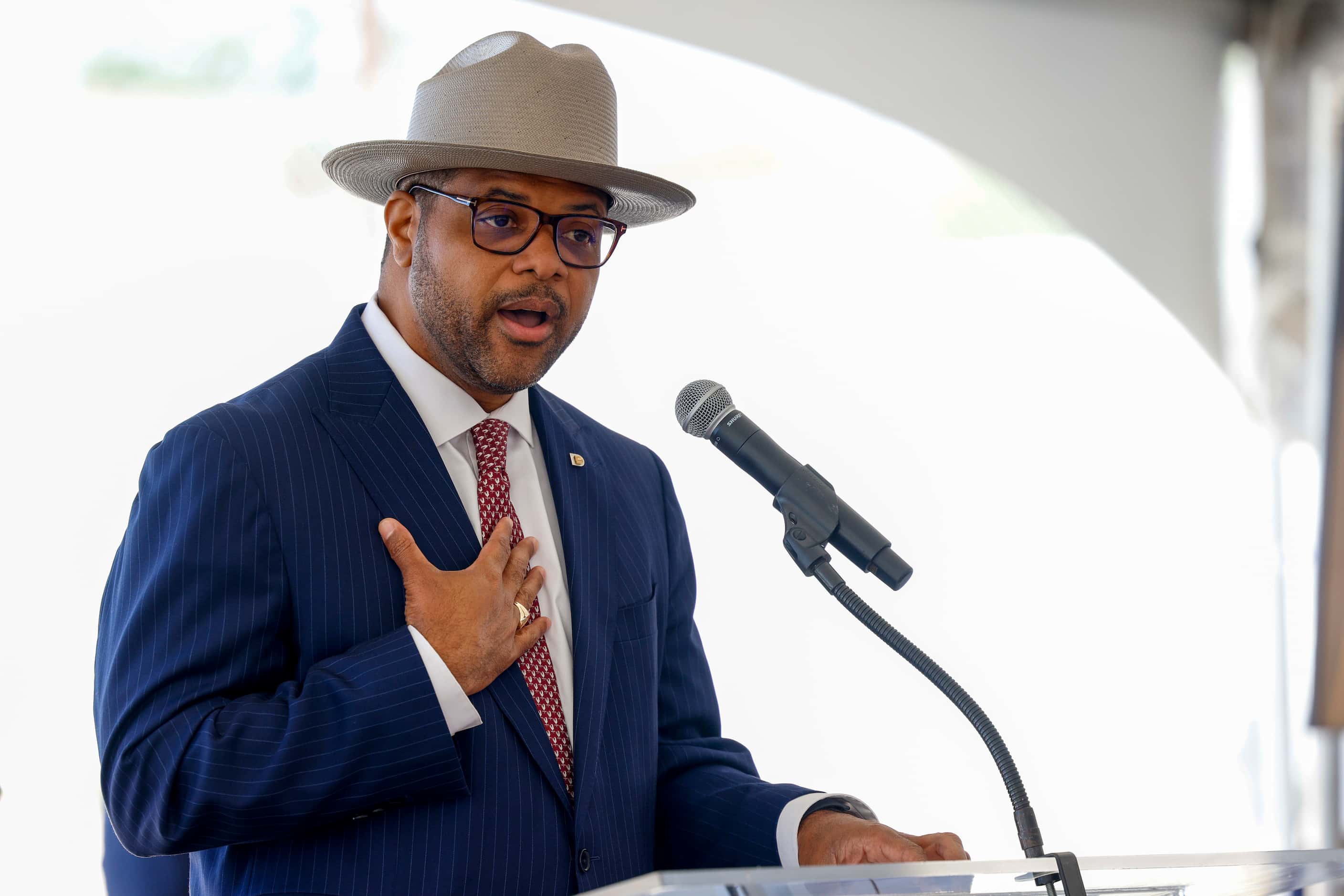 Dallas Mayor Eric Johnson speaks during a news conference about Southern Gateway deck park...