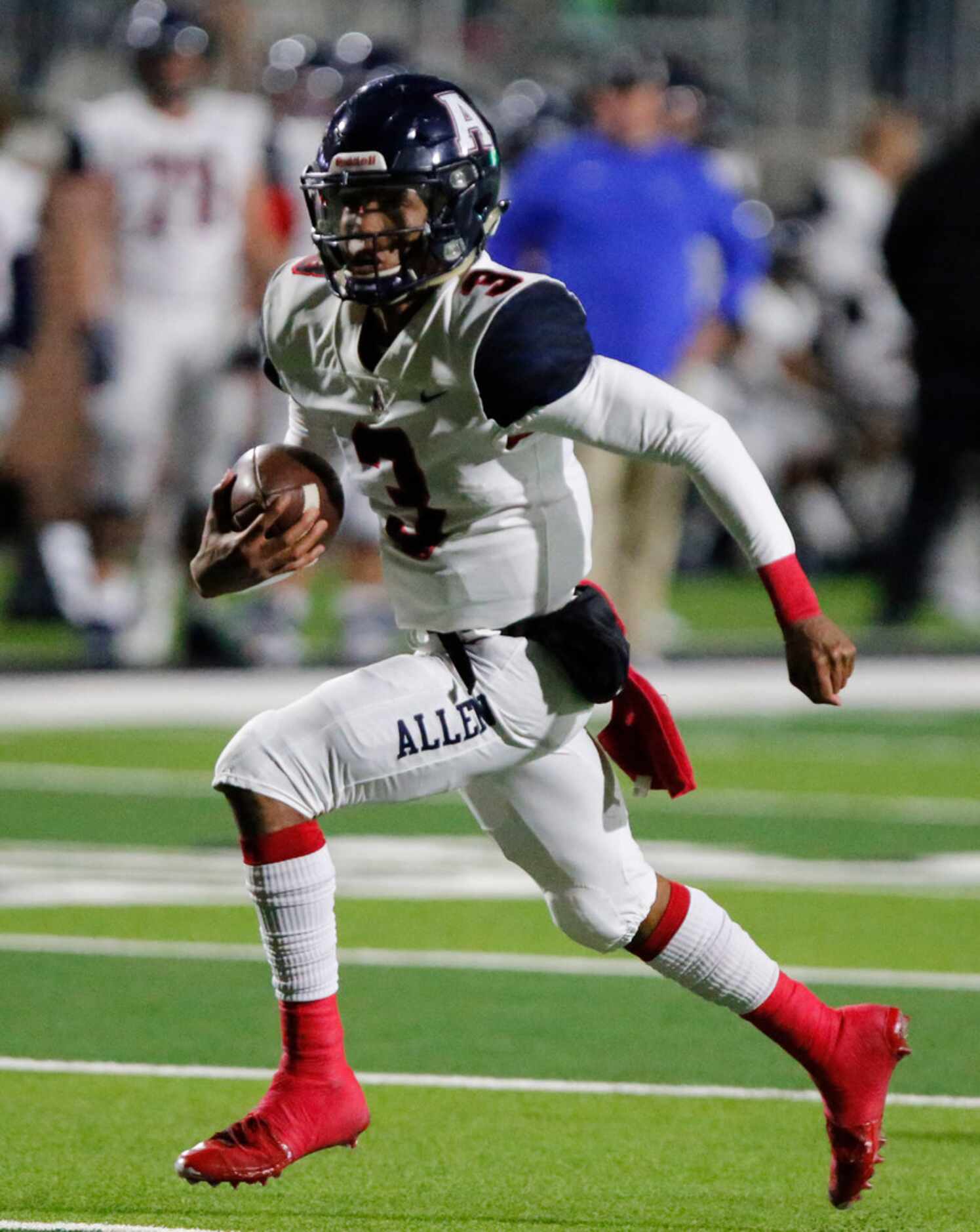 Allen High School quarterback Raylen Sharpe (3) carries the football during the first half...