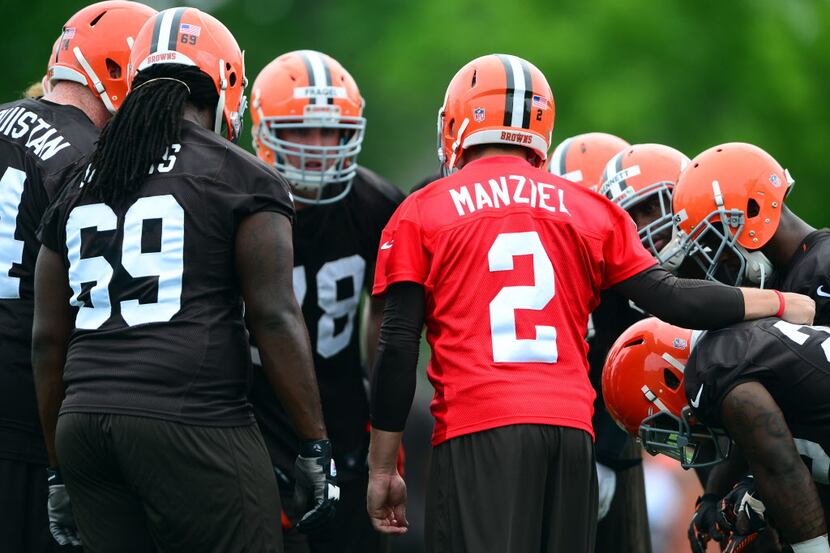 May 28, 2014; Berea, OH, USA; Cleveland Browns quarterback Johnny Manziel (2) huddles during...