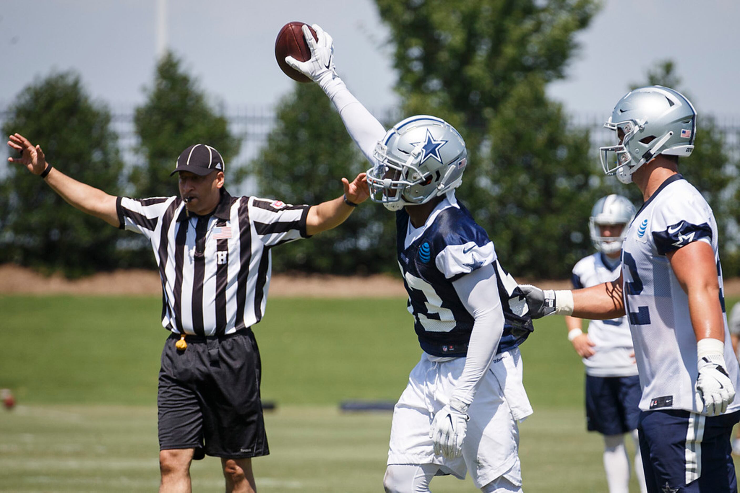 Referee Shawn Smith during the game between the Dallas Cowboys and