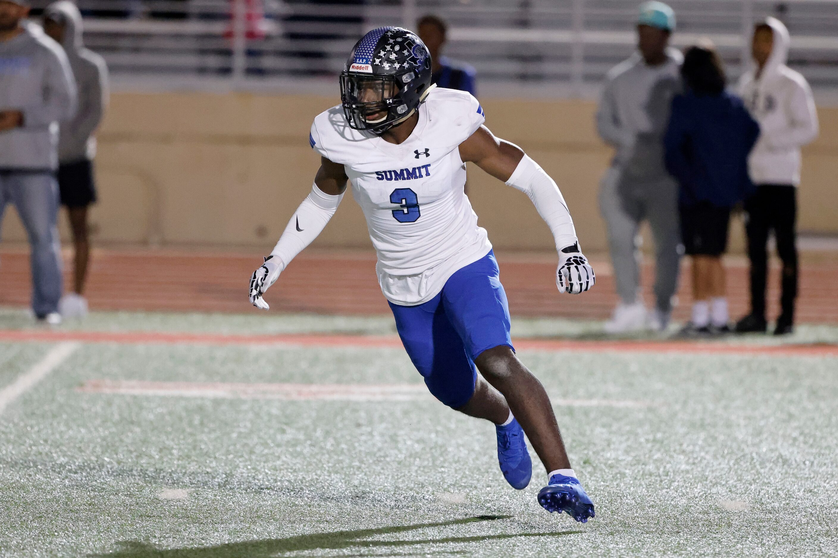 Mansfield Summit defensive back Moses Ahmaad defends against Colleyville Heritage during the...