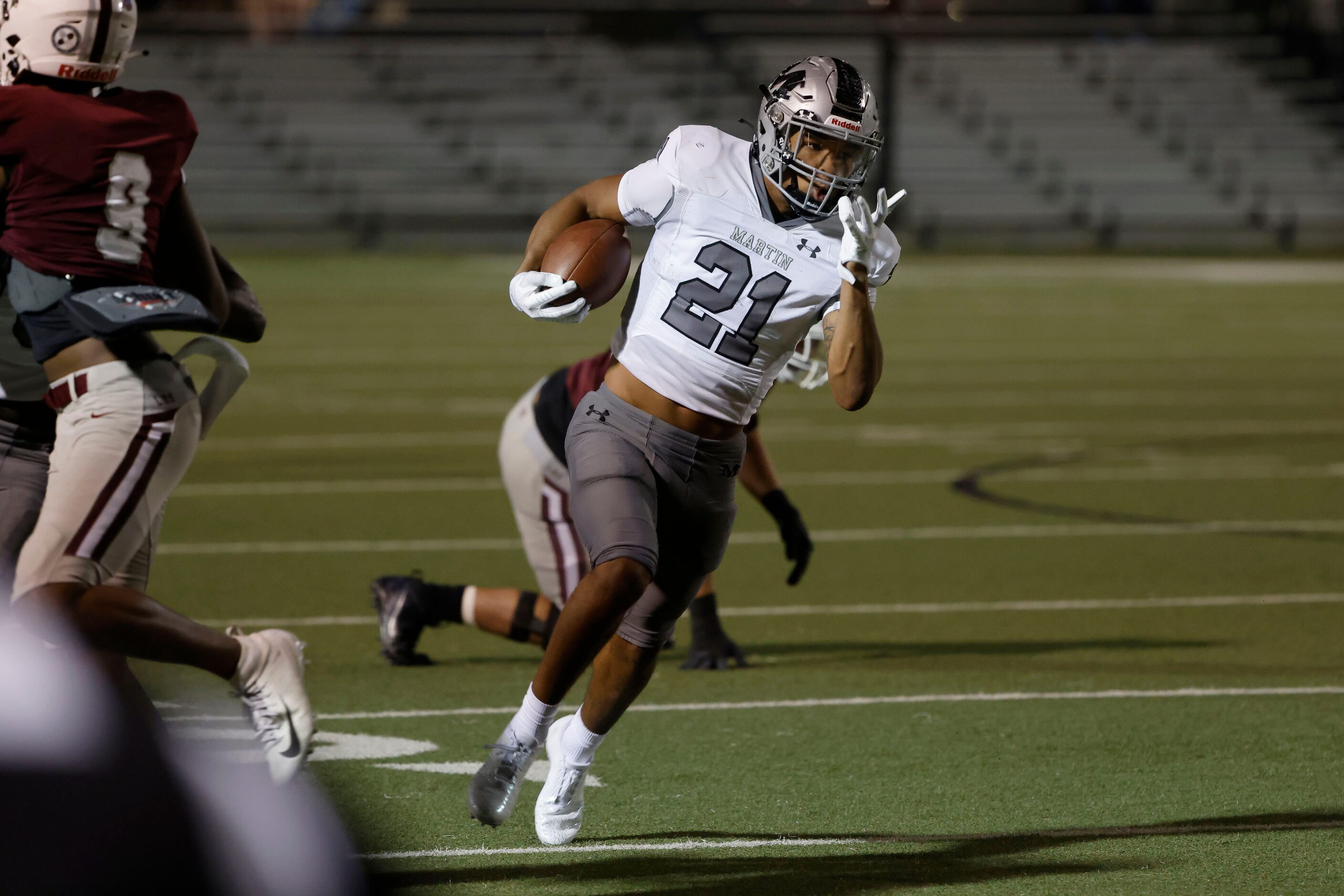 Arlington Martin linebacker Trevell Johnson (21) returns a fumble for a touchdown against...