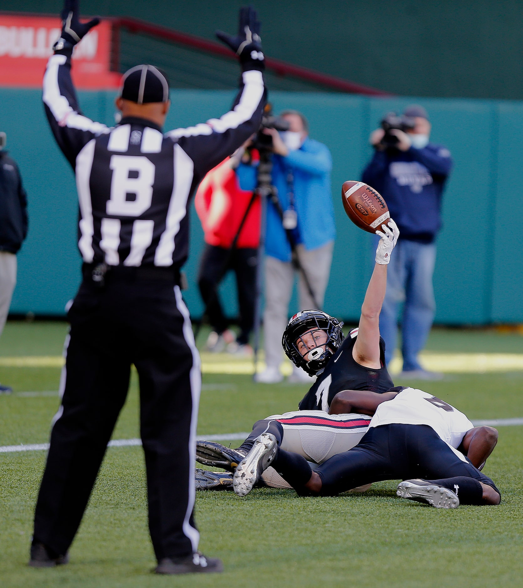 Lovejoy High School wide receiver Reid Westervelt (7) shows his catch to the ref signaling a...