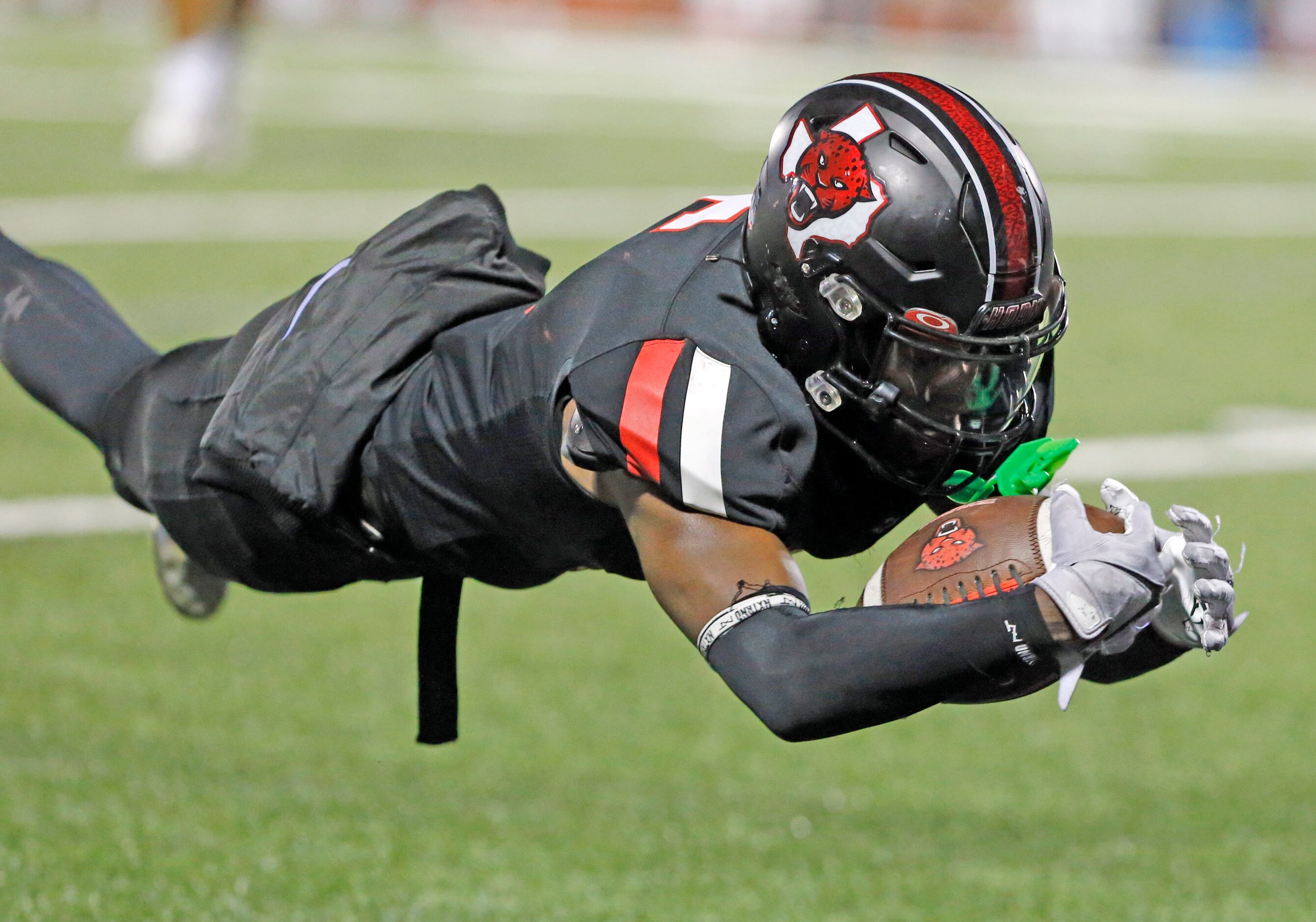 Mesquite Horn’s Jamari Andrews (6) lays out with a catch during the first half of a high...