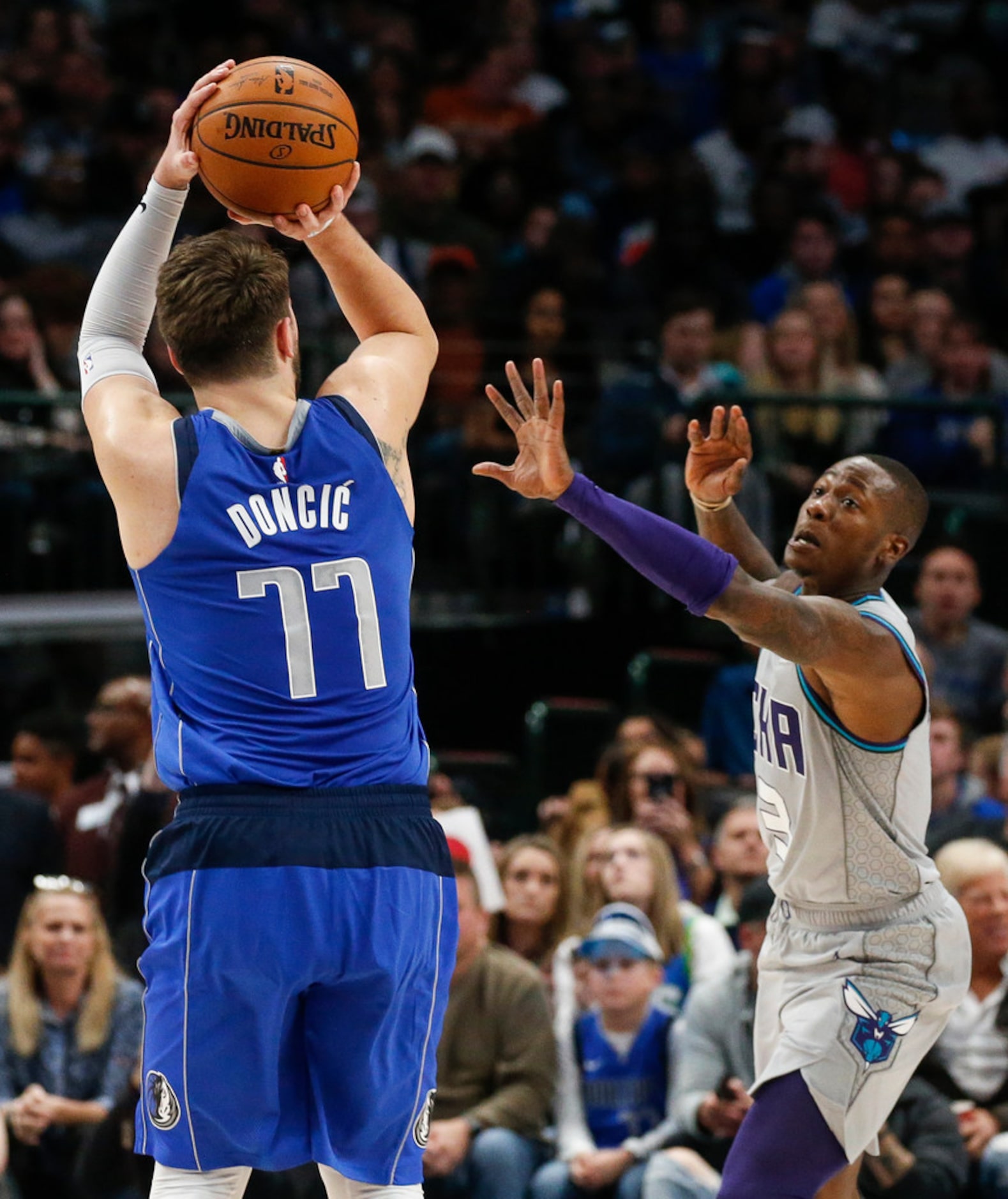 Charlotte Hornets guard Terry Rozier (3) guards Dallas Mavericks forward Luka Doncic (77)...