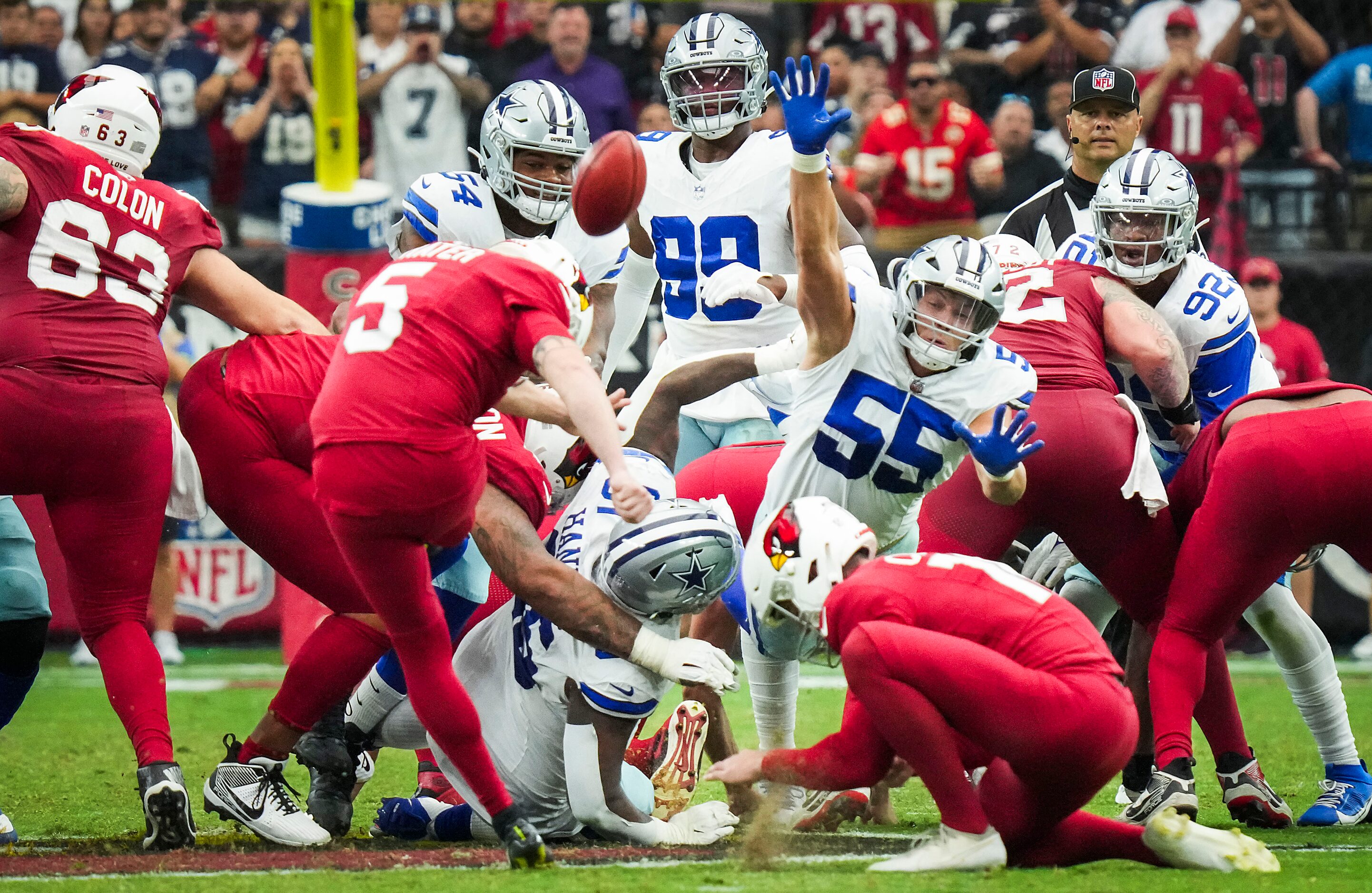 Arizona Cardinals place kicker Matt Prater (5) kicks a 62-yard field goal pver Dallas...