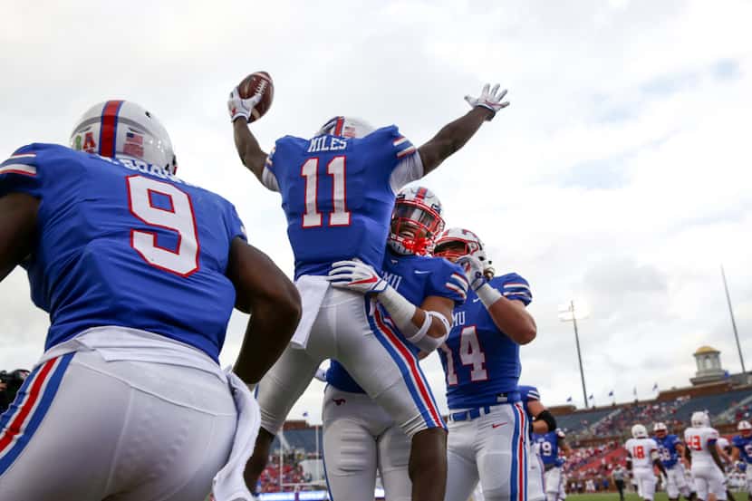 Southern Methodist Mustangs wide receiver Jared Miles (11) celebrates his touchdown with his...