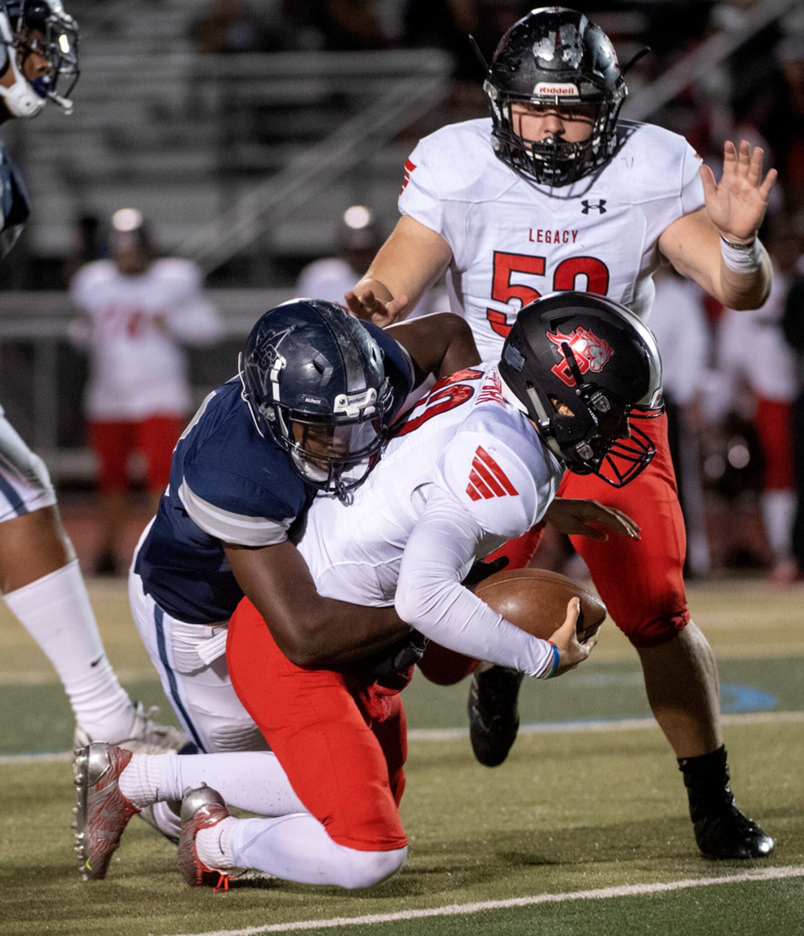 Frisco Lone Star senior linebacker Steve Green (40) sacks Mansfield Legacy quarterback Cam...