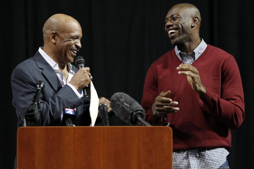 FILE - Allen Wranglers general manager Drew Pearson shares a laugh with Terrell Owens during...