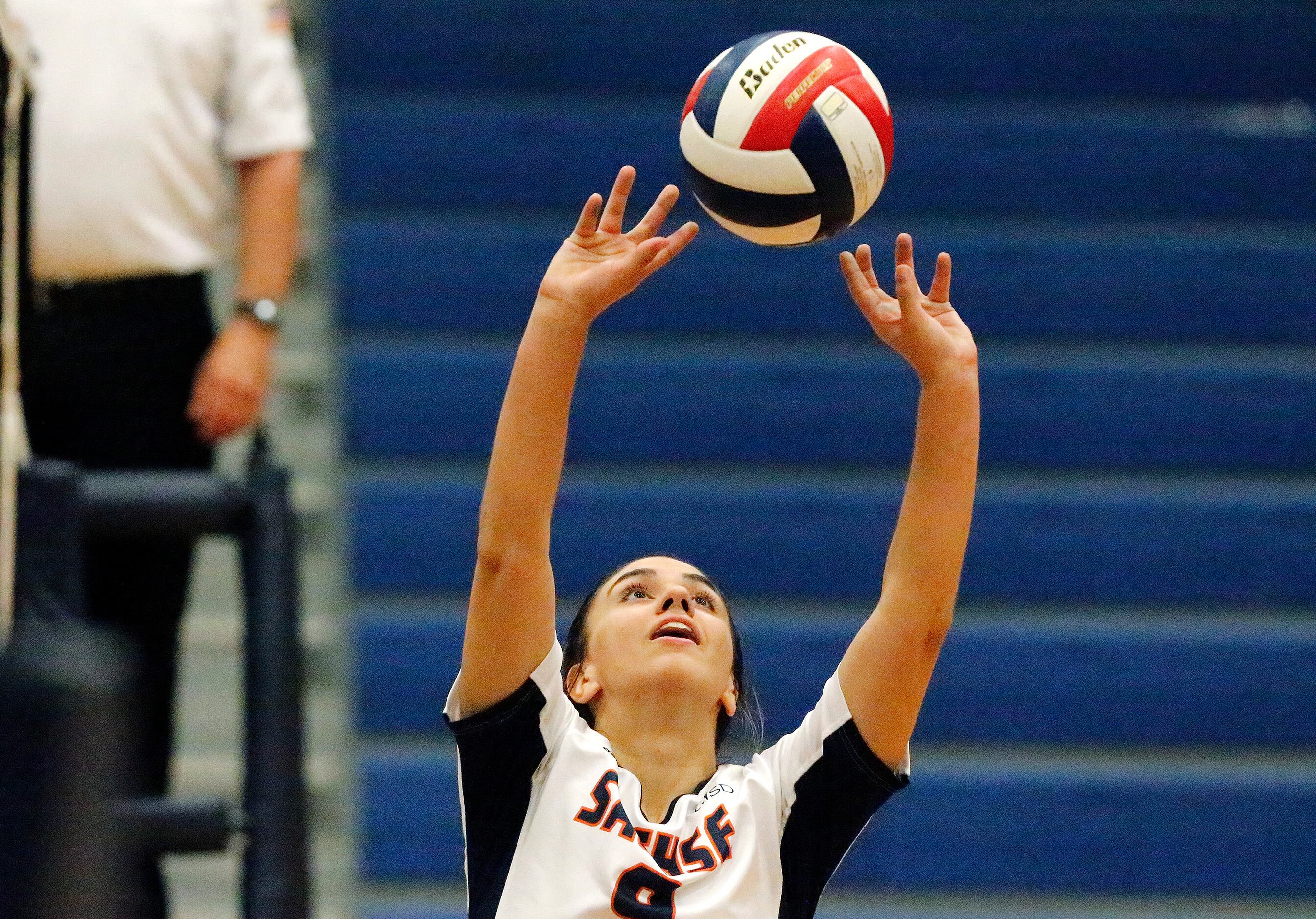 Sachse High School setter Claire Romo (9) makes a set during game one as Sachse High School...