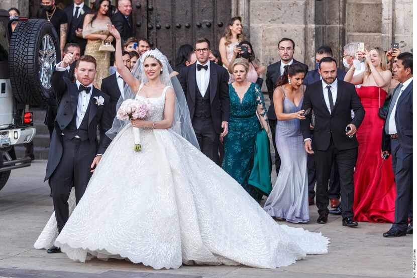 Sául 'Canelo' Álvarez y Fernanda Gómez se casaron el sábado 22 de mayo en la  Catedral de...