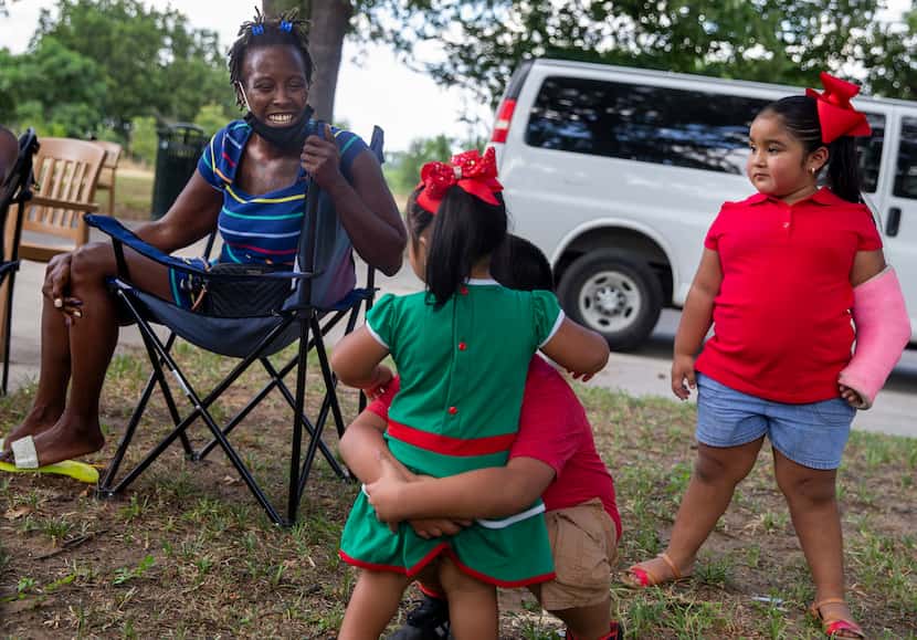Treewana Davis (left) chats with siblings Yamilet Gonzalez, 2, Isaac Flores, 6, and Janessa...