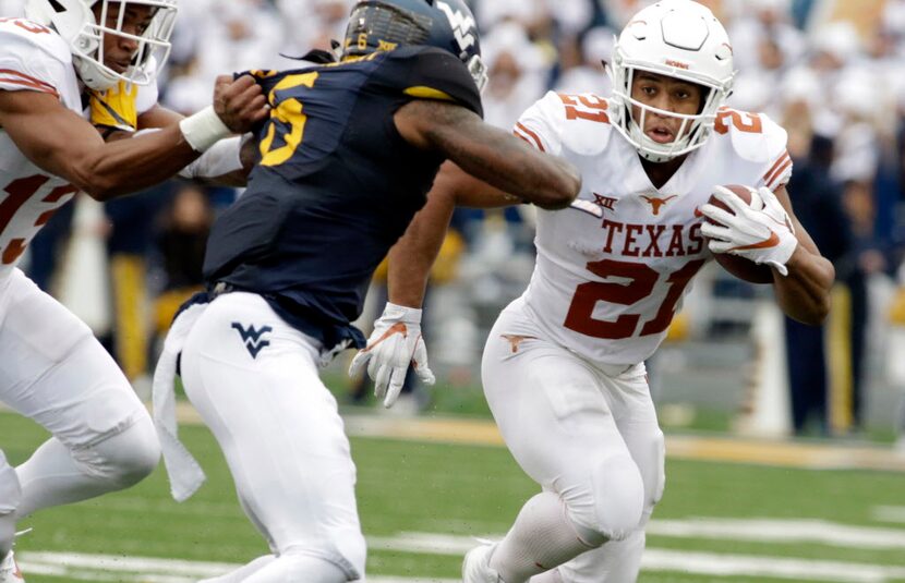 West Virginia safety Dravon Askew-Henry (6) moves to tackle Texas running back Kyle Porter...