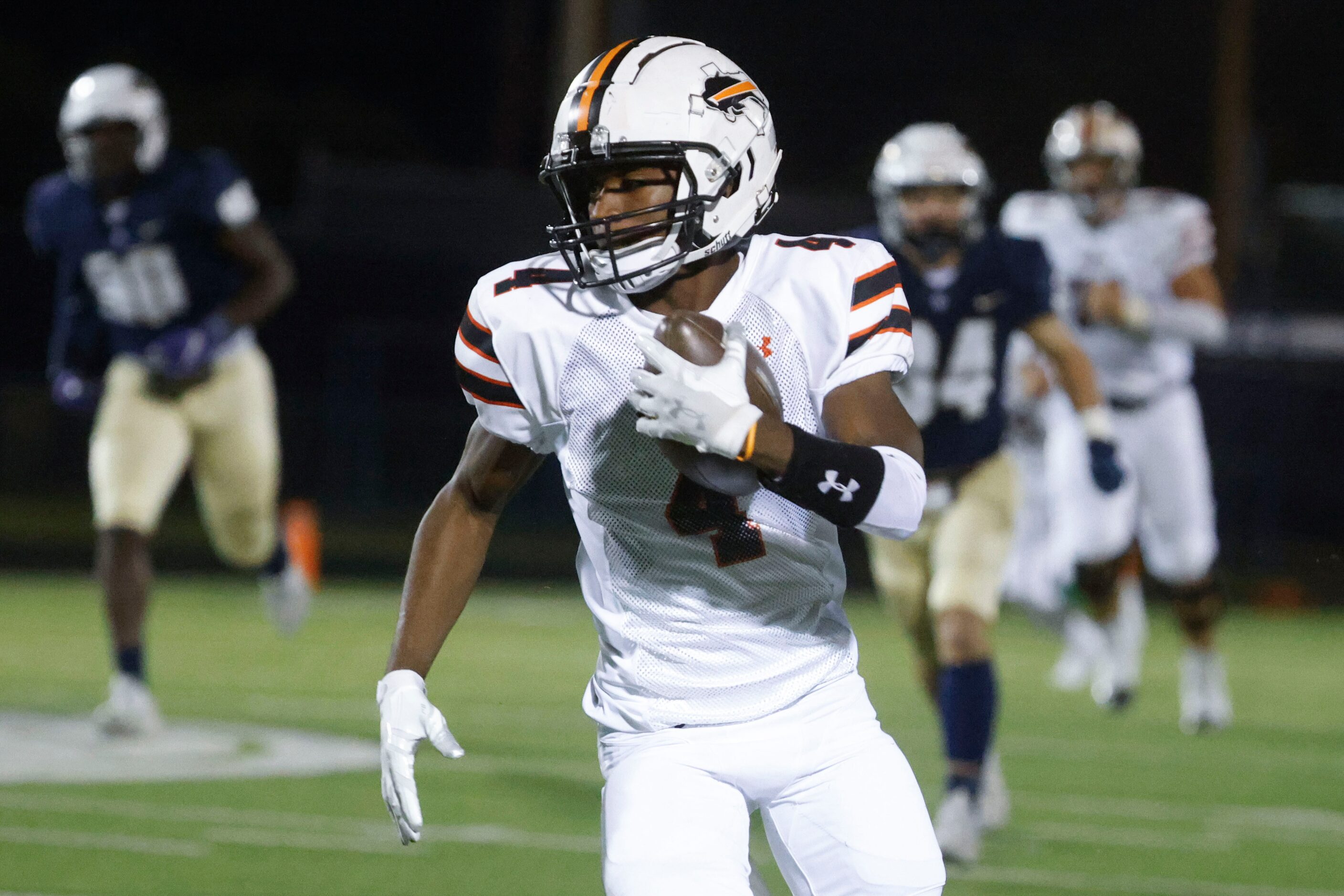 Haltom high’s Ishmeal Jalloh runs to score a touchdown against Keller high during the first...