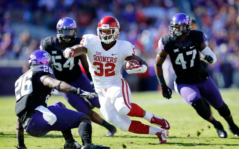 Oklahoma Sooners running back Samaje Perine (32)  carries the ball against the TCU Horned...