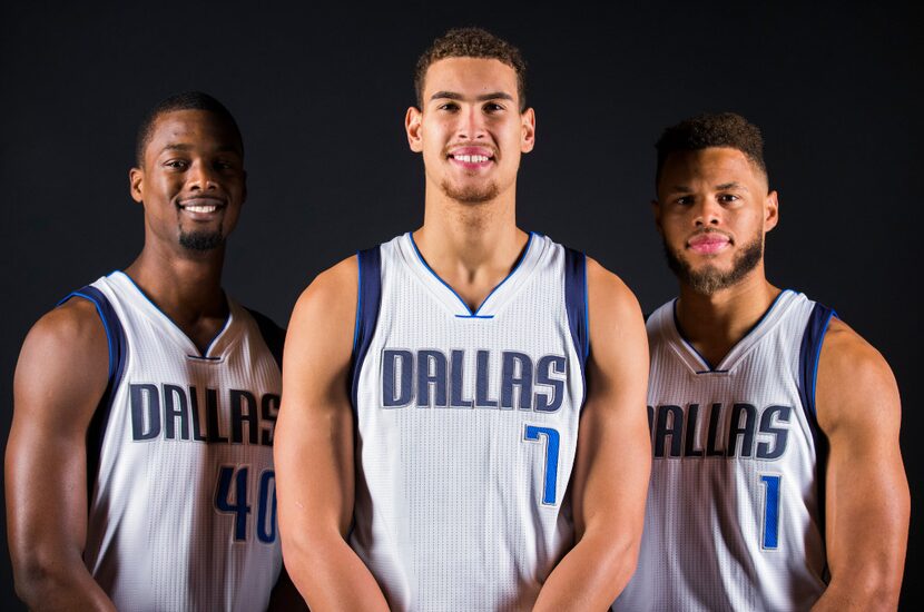 Dallas Mavericks forward Harrison Barnes (40), forward Dwight Powell (7), and guard Justin...