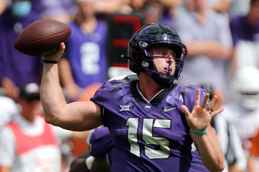 TCU Horned Frogs quarterback Max Duggan (15) throws a pass during the second half as the TCU...