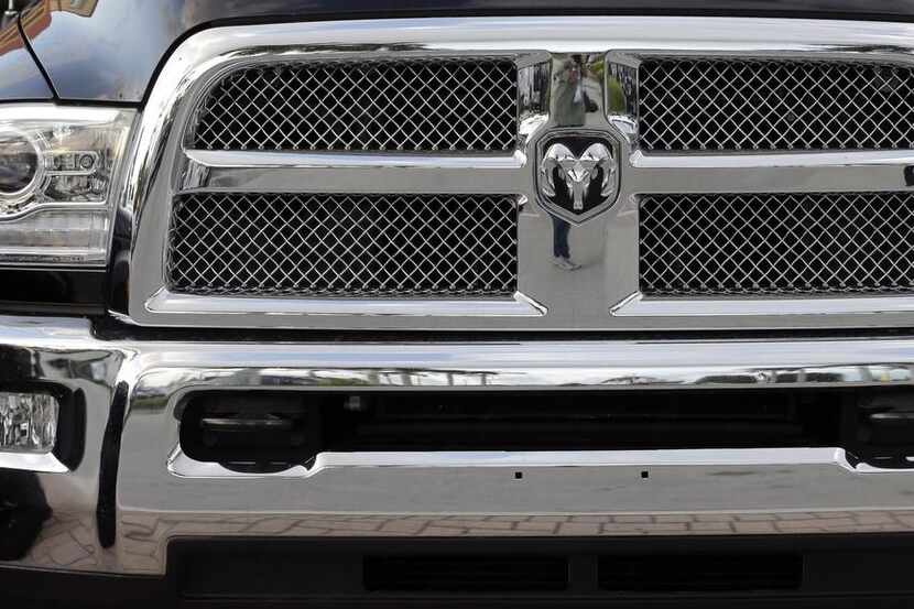 Los hombres fueron acusados de robar vehículos Dodge y Jeep. (AP/ALAN DÍAZ)
