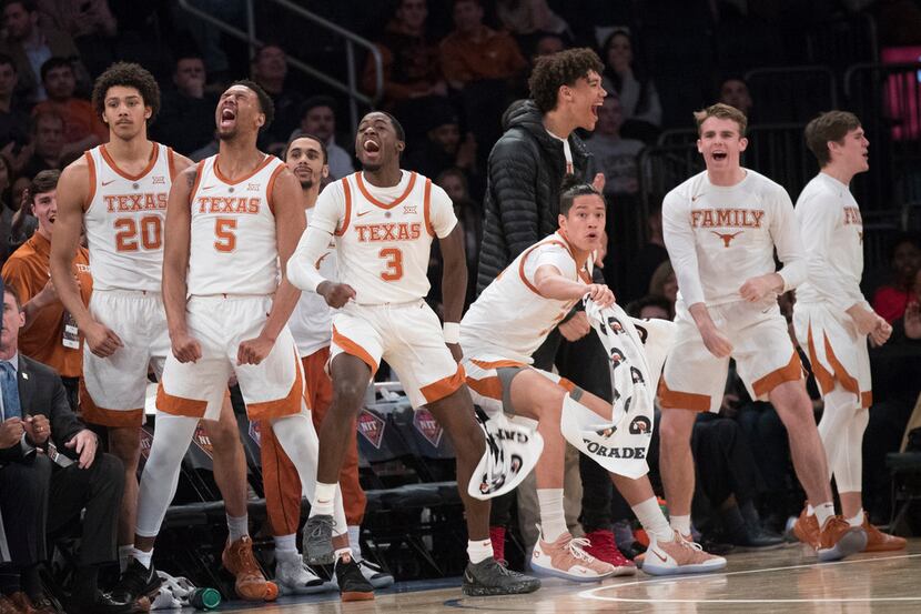 Texas players react from the bench during final minutes of the second half of the...