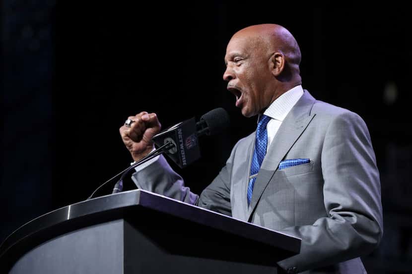 Former Dallas Cowboys wide receiver Drew Pearson announces a pick during the 2017 NFL Draft...