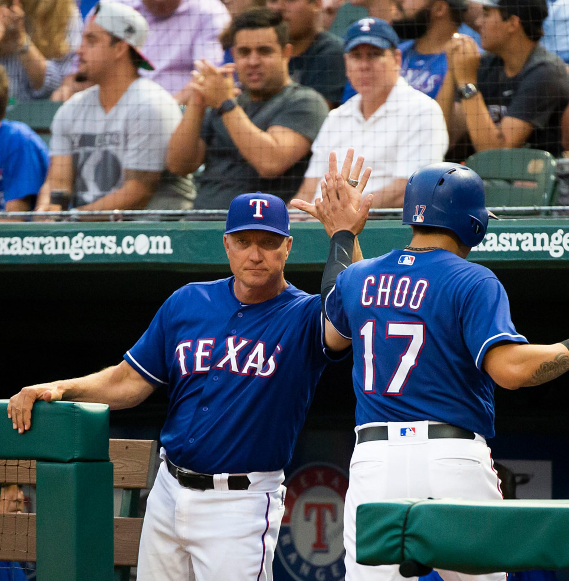 Texas Rangers left fielder Shin-Soo Choo (17) gets a hand from manager Jeff Banister after...