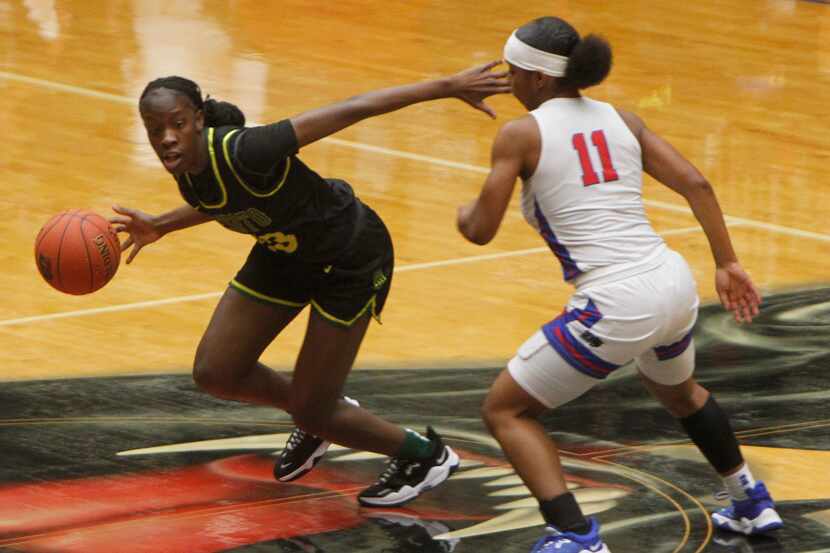 DeSoto's Nissa Muhammad (23) dribbles around the defense of Duncanville's Tristen Taylor...