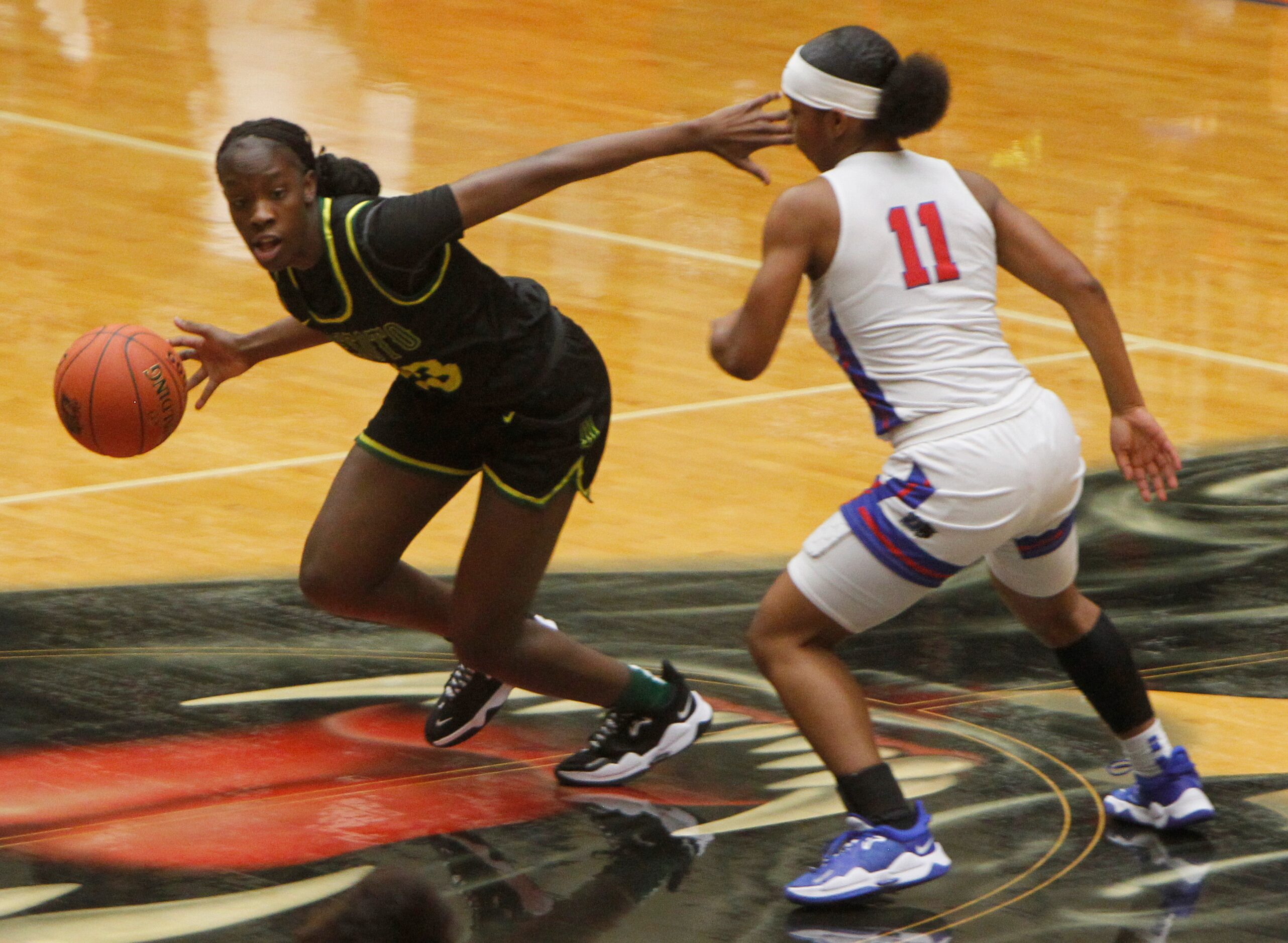 DeSoto's Nissa Muhammad (23) dribbles around the defense of Duncanville's Tristen Taylor...