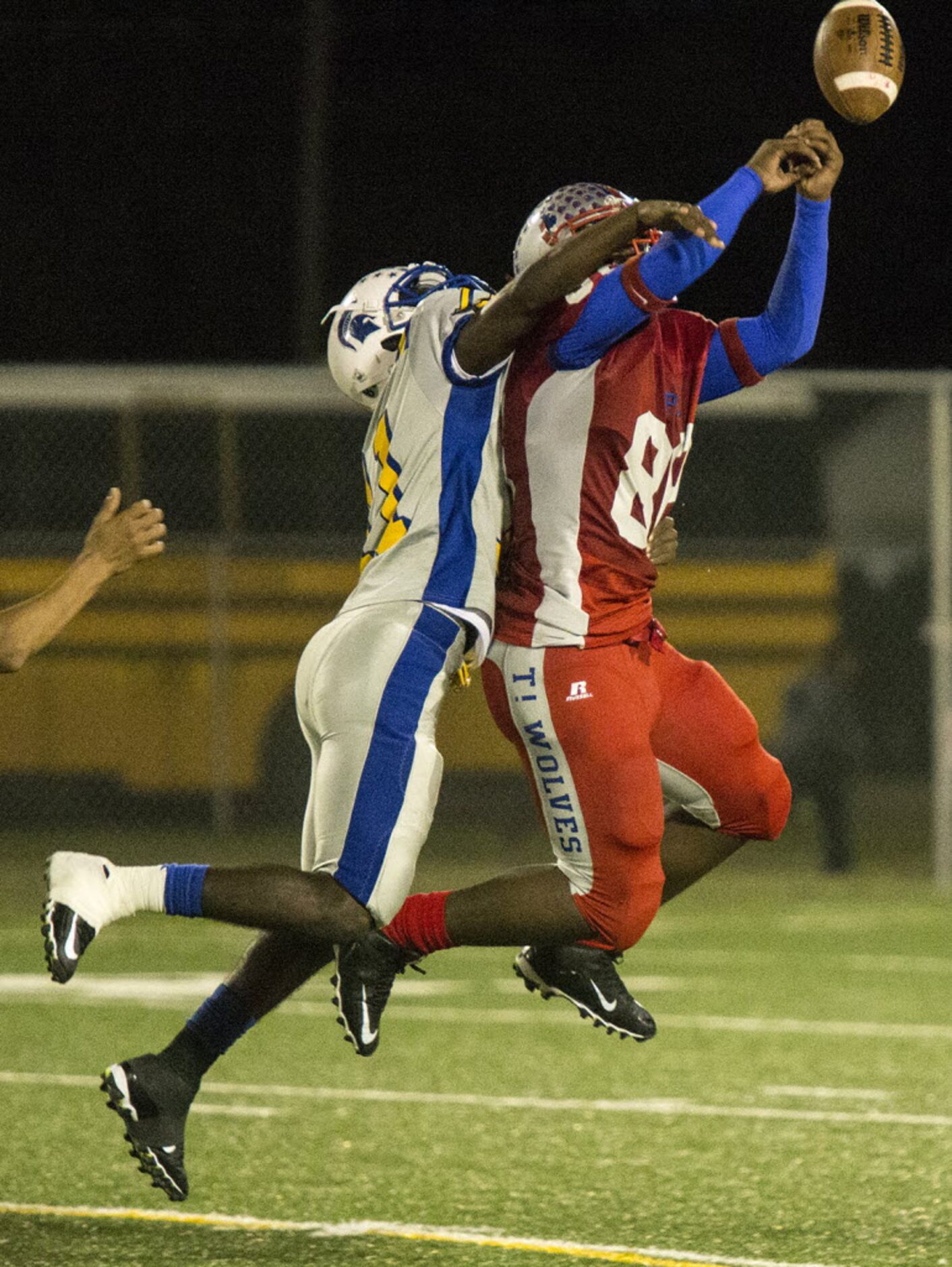 Spruce's Jamerius Kemp (88) attempts to catch a pass during W. W. Samuell's matchup against...