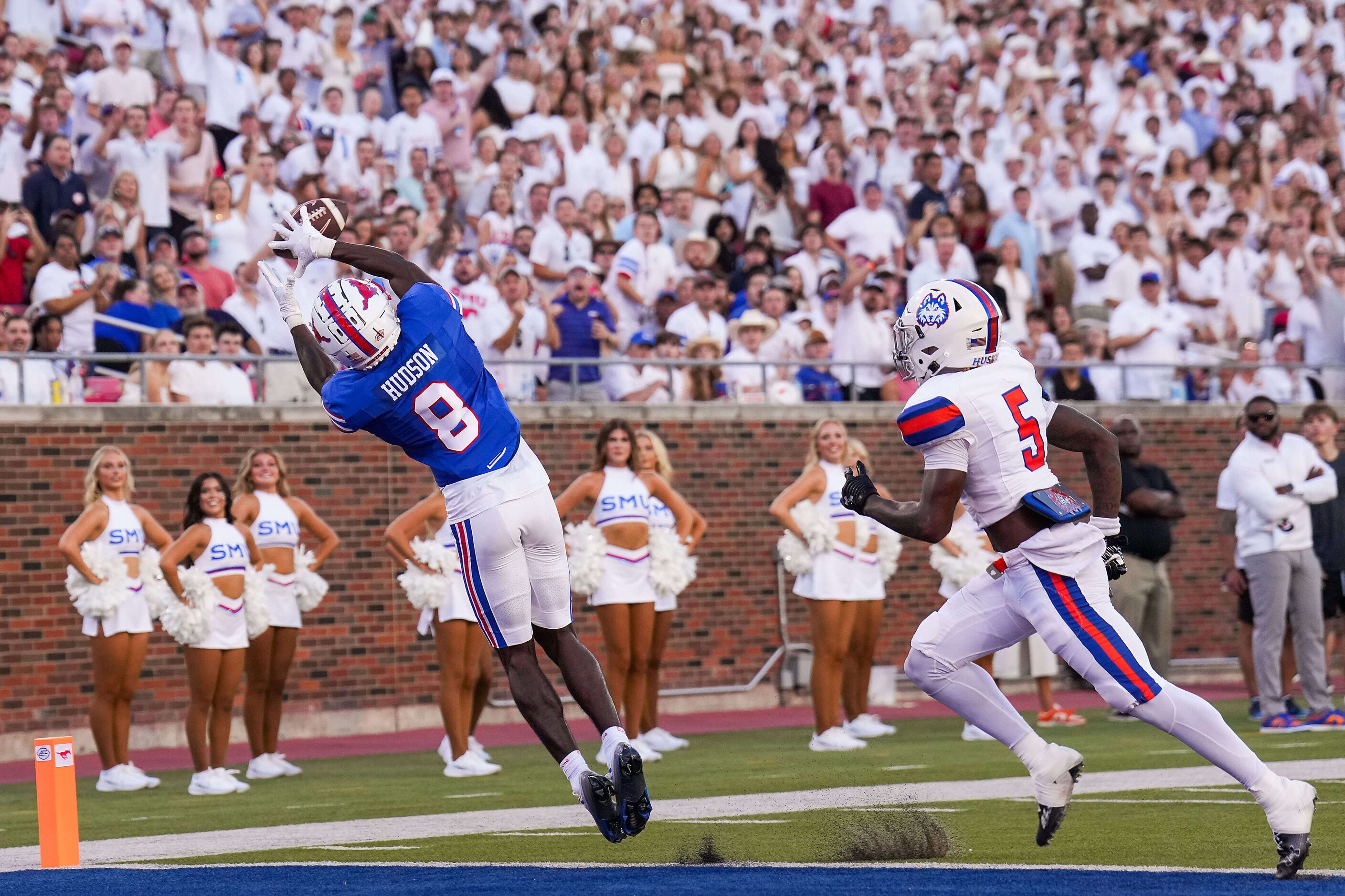 SMU wide receiver Jordan Hudson (8) catches a 28-yard touchdown pass as Houston Christian...