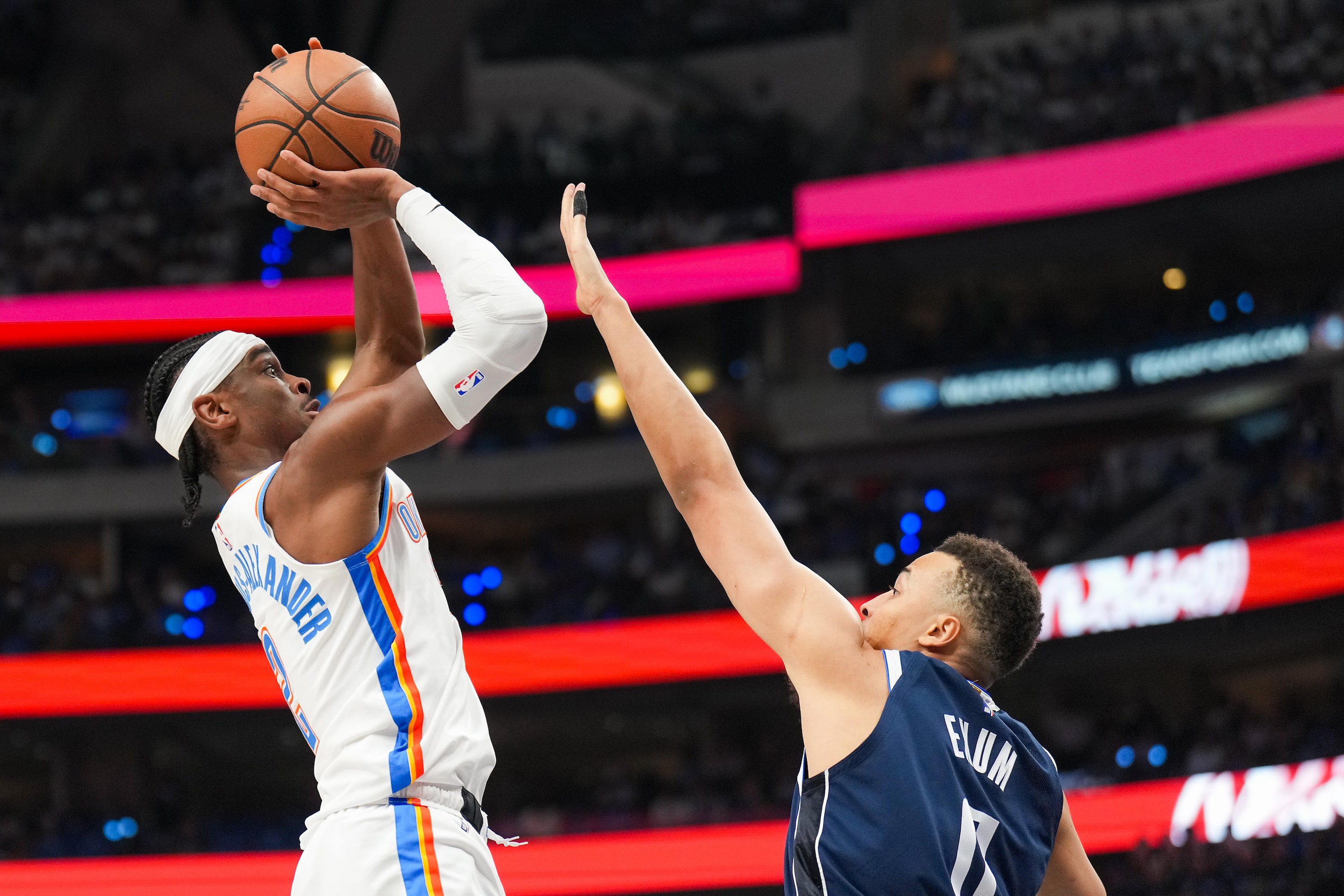 Oklahoma City Thunder guard Shai Gilgeous-Alexander (2) shoots over Dallas Mavericks guard...