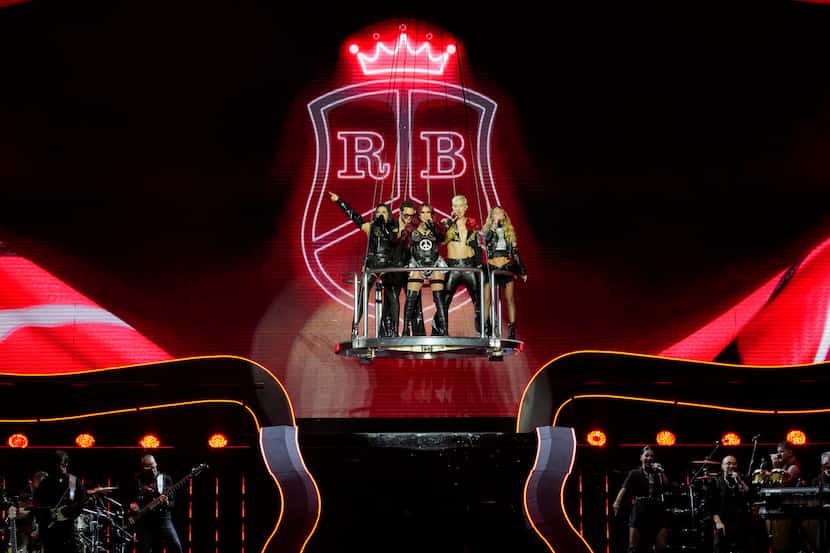 La banda mexicana pop RBD durante su concierto en el Foro Sol de la Ciudad de México el...