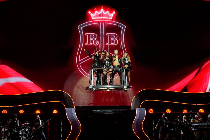 La banda mexicana pop RBD durante su concierto en el Foro Sol de la Ciudad de México el...