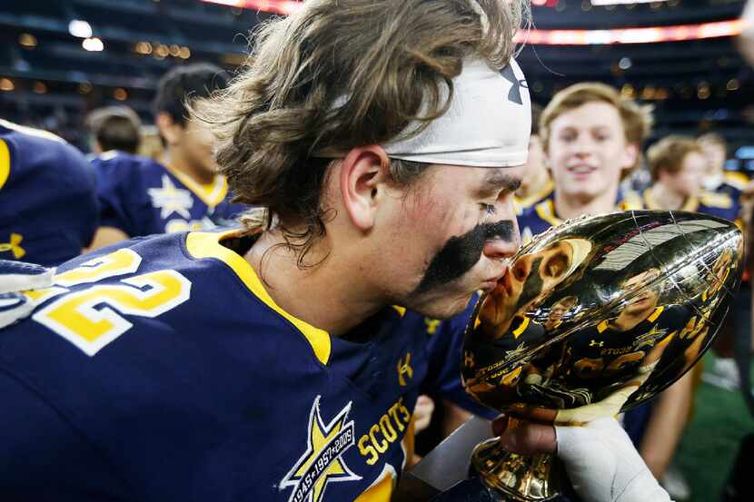 Highland Park senior defensive back Walker French (22) kisses the UIL Class 5A Division I...