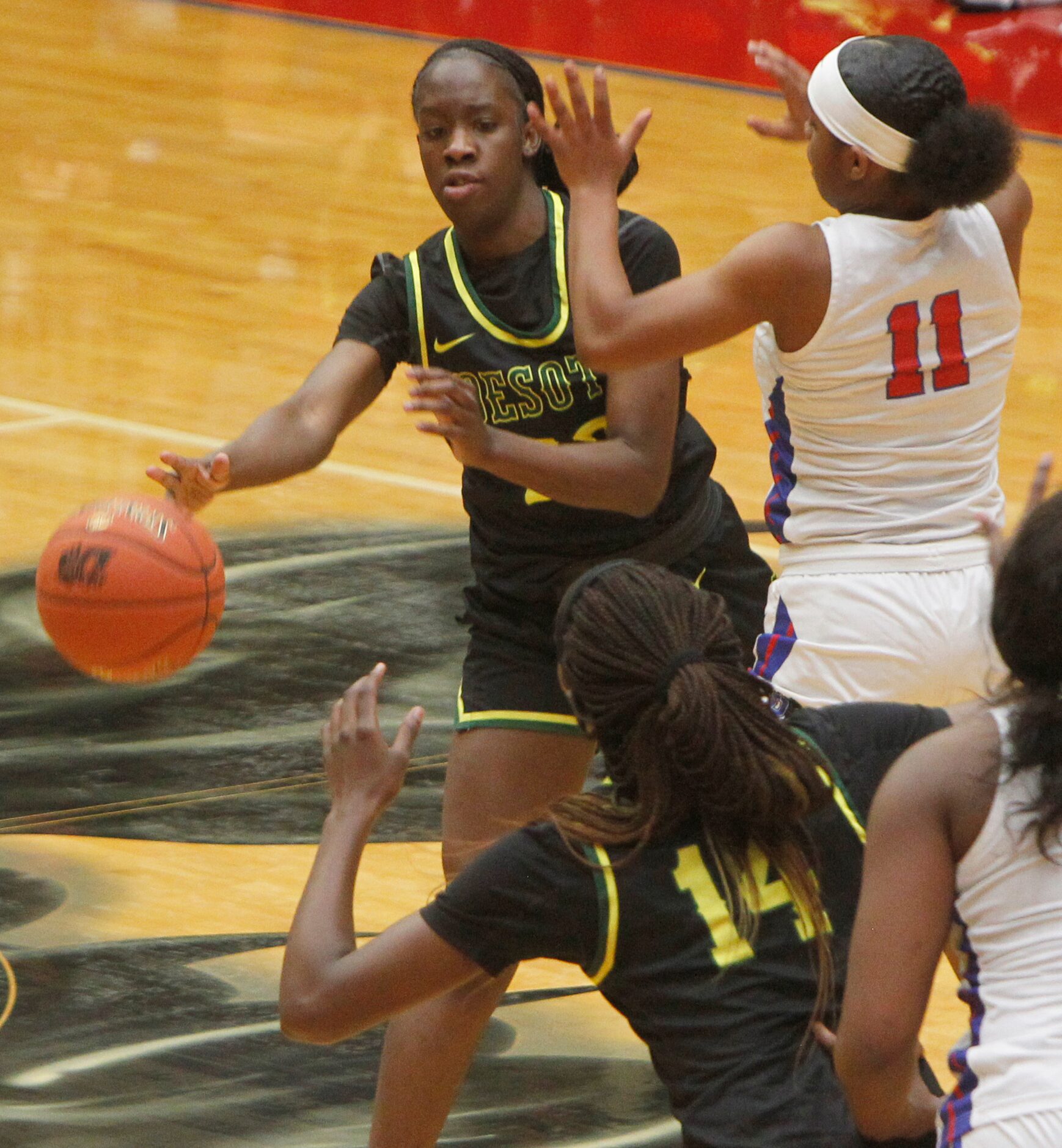 DeSoto's Nissa Muhammad (23), passes to Amina Muhammad (14) as Duncanville's Tristen Taylor...