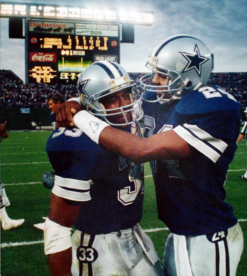 Shot November 16, 1986 - SAN DIEGO, CA - Dallas Cowboys Everson Walls (24) consoles running...