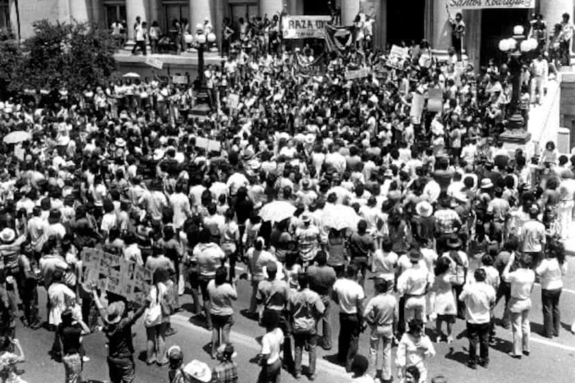 July 28, 1973: Mexican-Americans demonstrate  in front of Dallas City Hall over the police...