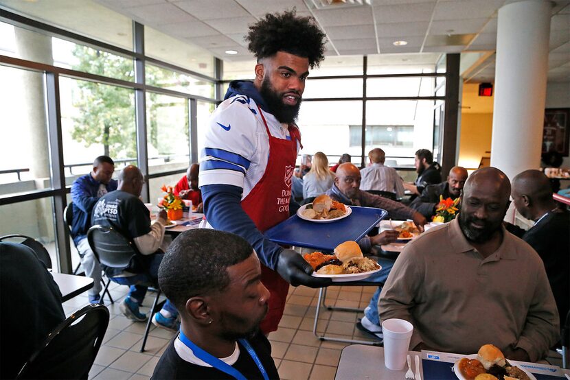 Dallas Cowboys Ezekiel Elliott serves a plate  as members of the Dallas Cowboys were on hand...