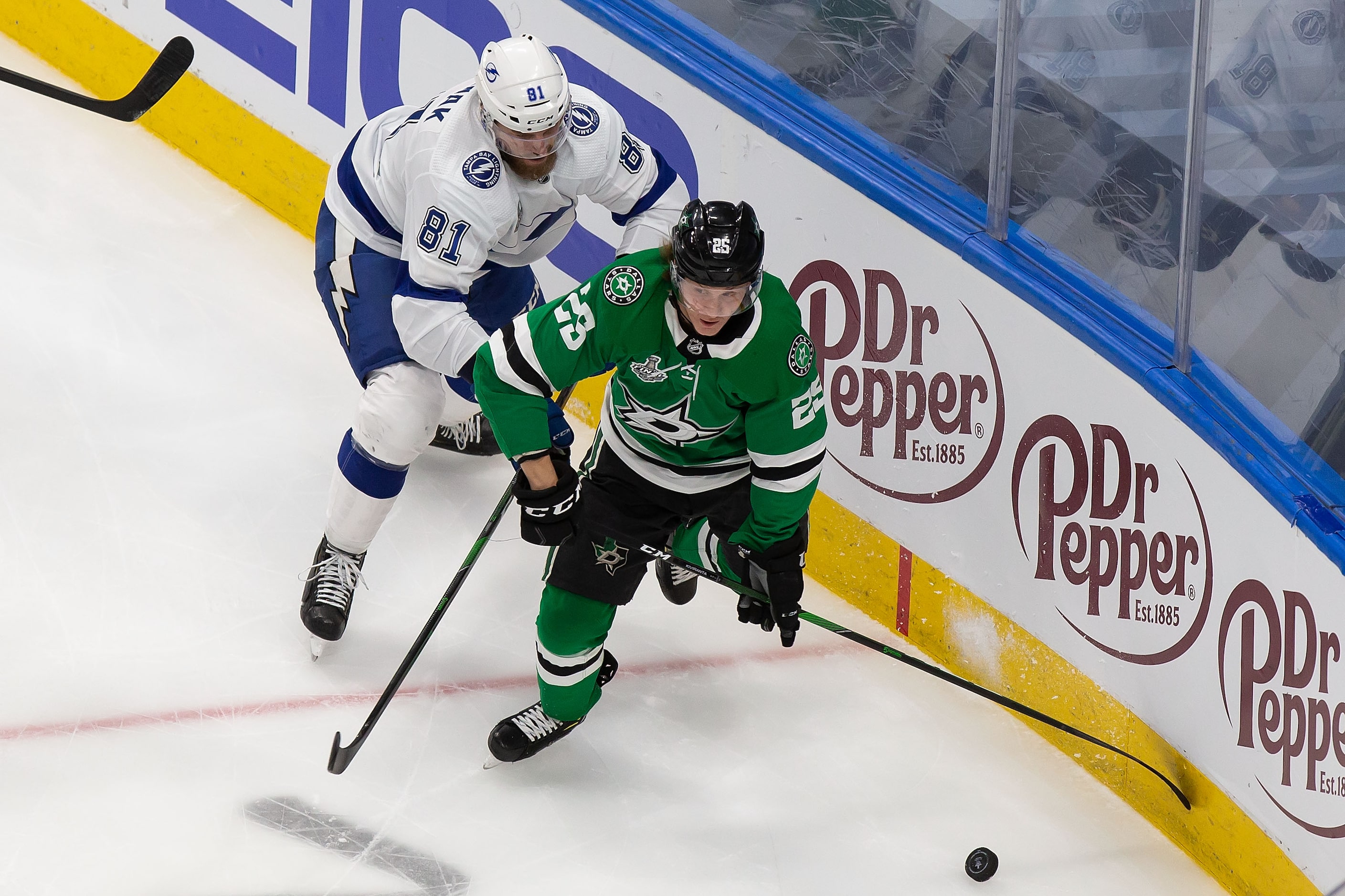 Joel Kiviranta (25) of the Dallas Stars battles against Erik Cernak (81) of the Tampa Bay...