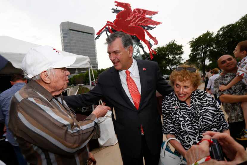  Bob Slocum, 85, (from left) talks to Mayor Mike Rawlings and June Mattingly during the...