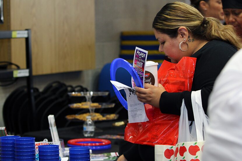 Cientos de mamás solteras del condado Collin atendieron a la feria de recursos de Gifts for...