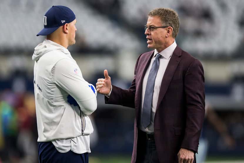 Dallas Cowboys tight end Jason Witten (82) talks with sports commentator and former Dallas...