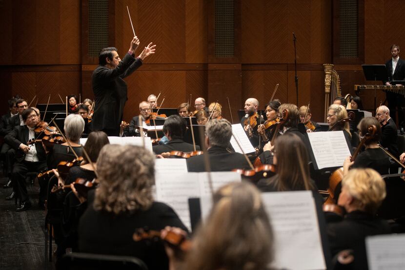 Conductor Miguel Harth-Bedoya leads the Fort Worth Symphony at the Bass Performance Hall in...