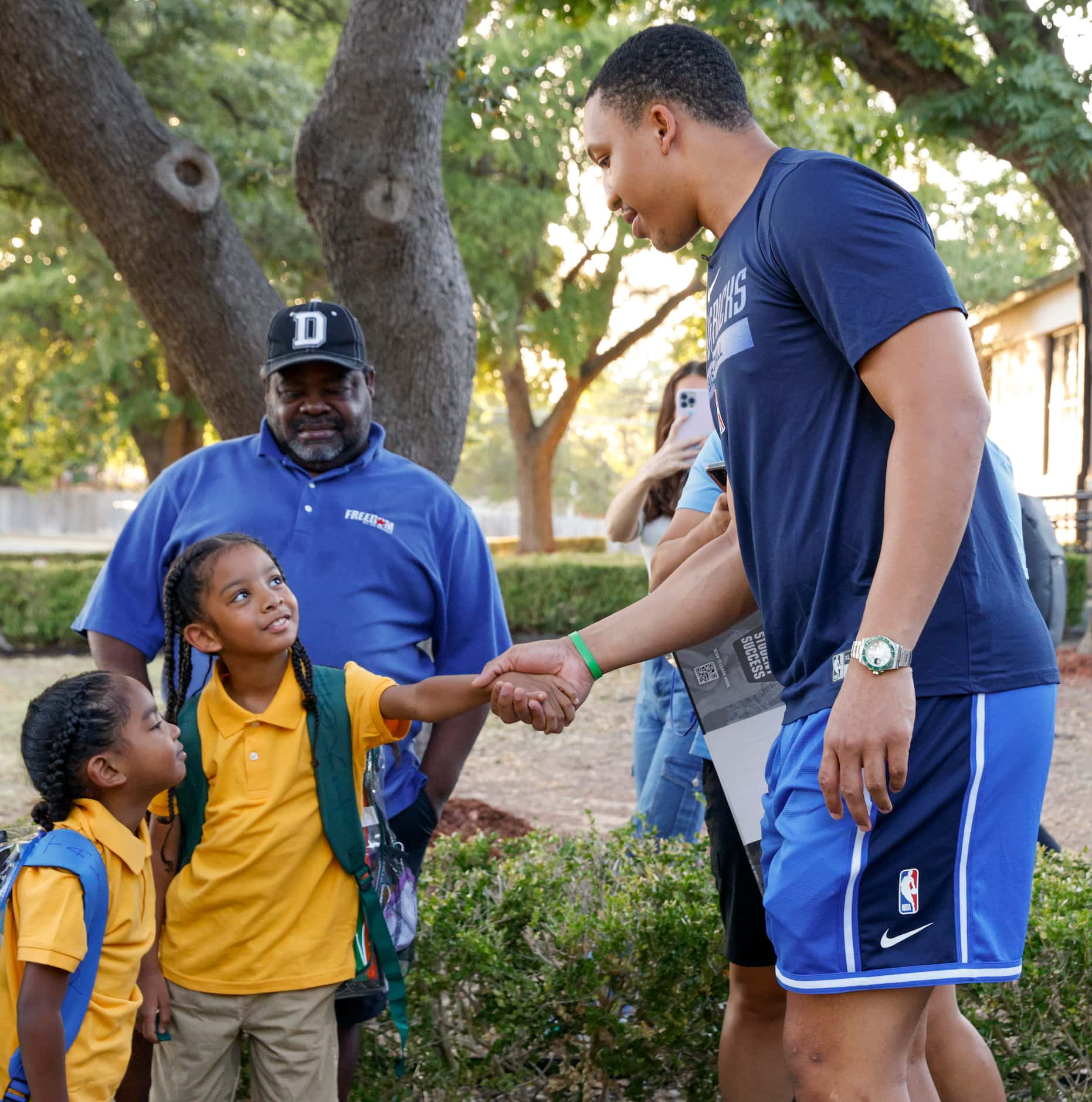 Dallas Mavericks forward Grant Williams (right) shakes hands with Keoki Sanft Oliver, 7,...