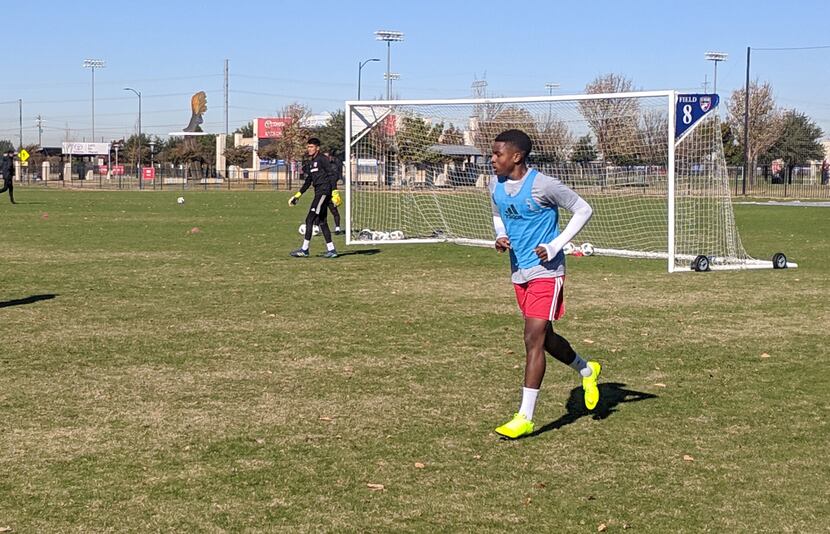 Dante Sealy (red shorts) trains with FC Dallas. (11/15/18)