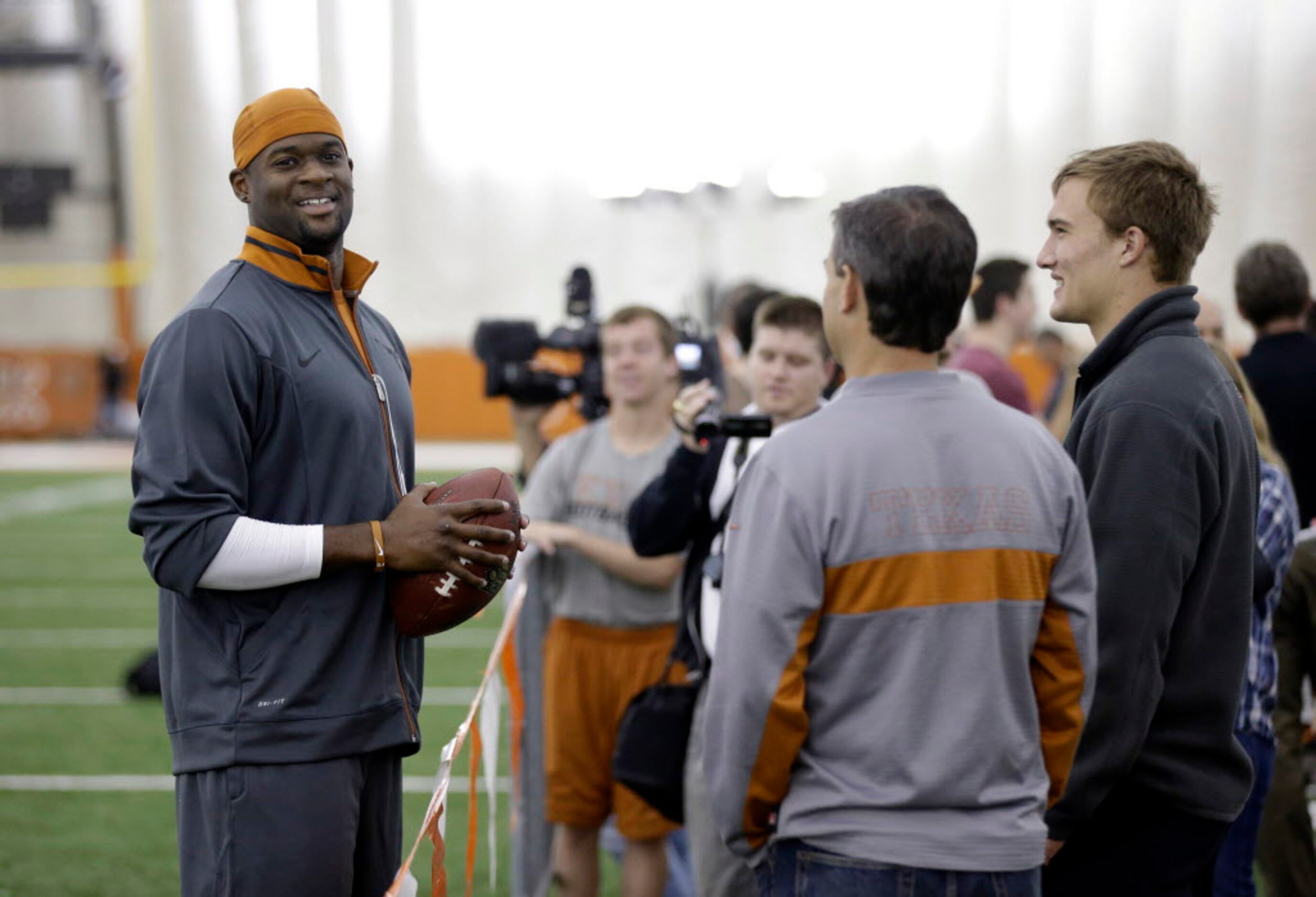 EA Sports selects Vince Young for Madden NFL 08 cover - University of Texas  Athletics