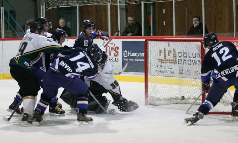 Jamie Benn scoring his first photo for the Peninsula Panthers against the Campbell River Storm.