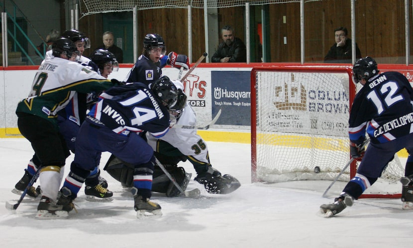 Jamie Benn scoring his first photo for the Peninsula Panthers against the Campbell River Storm.